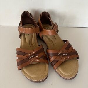 NWOT Clarks Leather Sandals